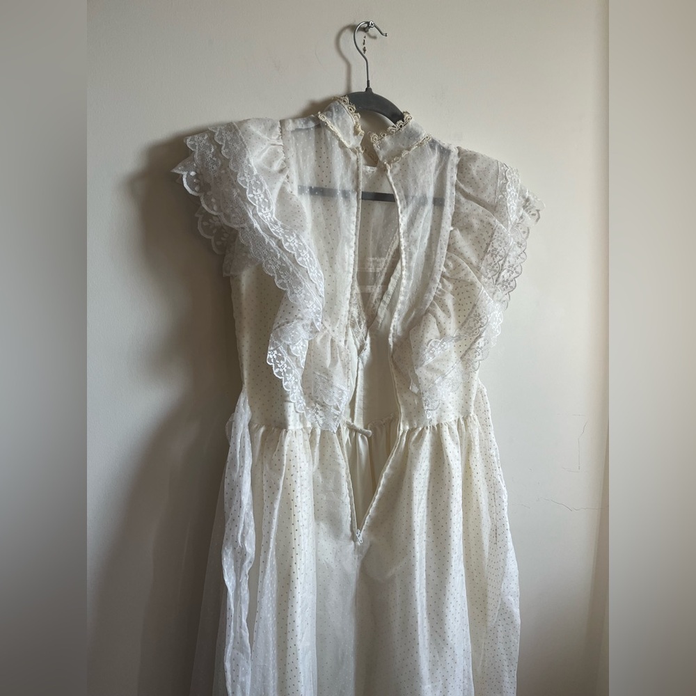Vintage JCPenney Ivory Lace Wedding Dress - size 7/8 - Picture 15 of 16